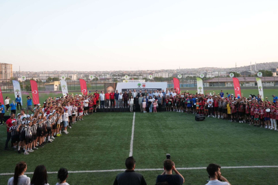HAYRİ ÖZKEÇECİ, YEŞİL SAHADA ANILDI