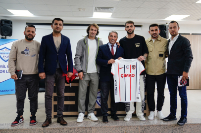 Gaziantep FK'lı oyuncular Kamil Ocak Spor Lisesi'nde