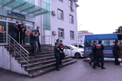 Aranan şahıslar jandarma dedektiflerinin pençesinden kaçamadı