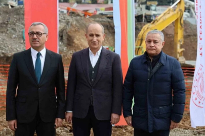 TOKİ Başkanı Ve Azeri Yetkili İnşaat Alanında İncelemede Bulundu