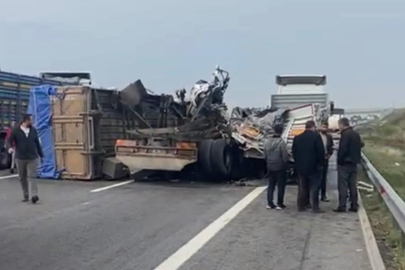 Gaziantep yolunda Osmaniye'de kamyon tıra arkadan çarptı: 1 ölü