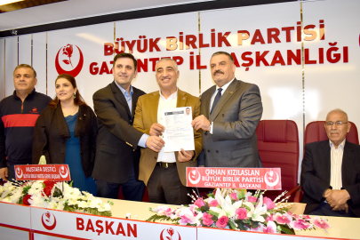Büyük Birlik Partisi'nden Eczacı Hüseyin Deniz Şahinbey aday adayı