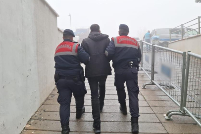 Kesinleşmiş hapis cezasıyla aranan şahıs jandarmadan kaçamadı