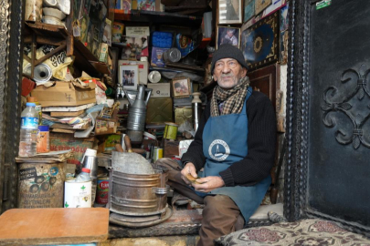 85 yaşındaki usta, 65 yıldır işini aşkla yapıyor