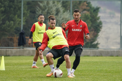 Gaziantep FK, Adana Demirspor'a bileniyor