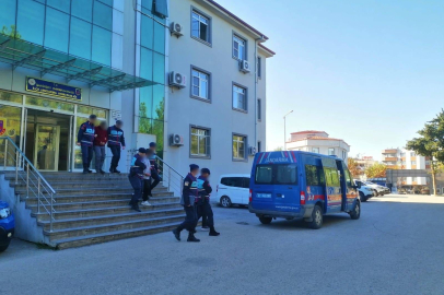 BAĞ EVİNİ SOYAN 3 HIRSIZA JANDARMADAN SUÇÜSTÜ