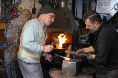70 yıllık demirci ustası zamana ve teknolojiye direniyor