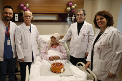 111 yaşında hem enkazdan sağ çıktı hem de yakalandığı zatürreyi atlattı