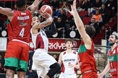 Gaziantep Basketbol evinde kaybetti 77-78