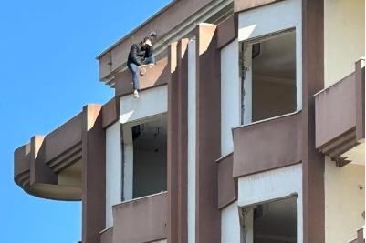 Gaziantep'te hasarlı binada bir intihar girişimi daha