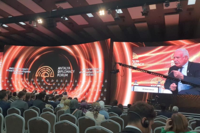 HKÜ’lü öğrenciler 3. Antalya Diplomasi Forumu'nda üst düzey diplomatlarla buluştu