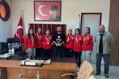 GAÜN’lü öğrenciler kupayla döndü