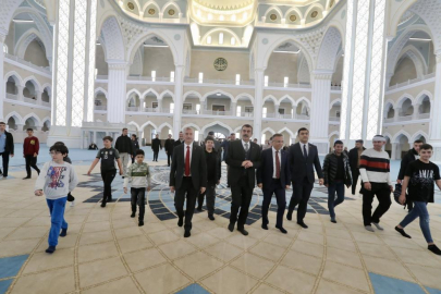 Bakan Tekin’den Şahinbey Millet Cami’ne tam not