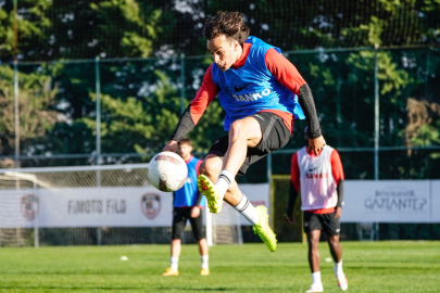 Lazar Markovic, pes etmiyor