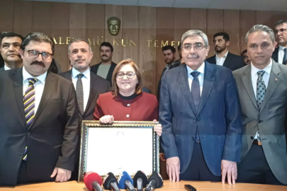 Fatma Şahin mazbatasını aldı