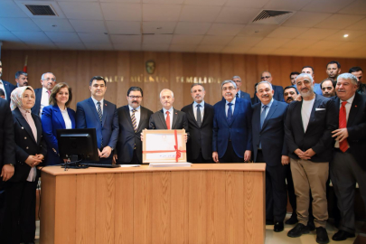 Tahmazoğlu mazbatasını aldı