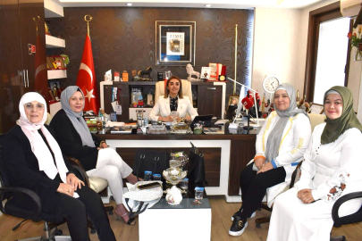 Dr. Abdulcabbar Boran, 10 dilde tüm dünyaya tasavvuf öğretiyor