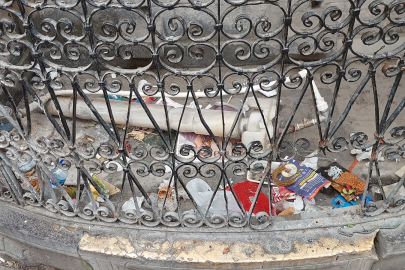 Gaziler Caddesi'ndeki tarihi çeşme kaderine terk edildi