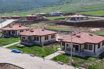 Deprem bölgesinde kalıcı konutların teslimi devam ediyor