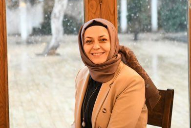 Zehra Ünal, Fatma Şahin'in yardımcısı oldu