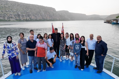 MÜZSAN organizasyonu ile bağlama öğrenen depremzede kursiyerlere sertifika verildi