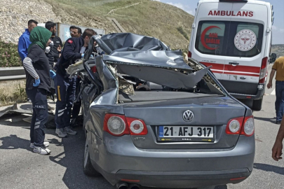 Gaziantep'te feci kaza! Tıra arkadan çarpan otomobildeki 1 kişi öldü, 1 kişi yaralandı