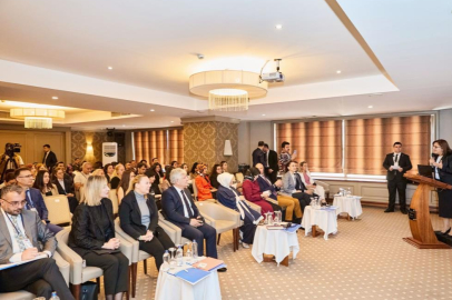 Şahin, Koruyucu Aile Hizmeti Eğitim Çalıştay’ına katıldı