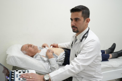 84 yaşındaki hastanın ameliyatsız yöntemle kalp kapağı değişti