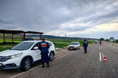 Jandarmadan huzurlu sokaklar uygulaması: 128 aranan şahıs yakalandı