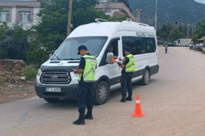 Jandarma okul servis araçları ve motosiklet sürücülerini denetledi