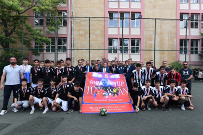 Gaziantep Lisesi'nden kaleci Eyüp Türkaslan'a büyük vefa
