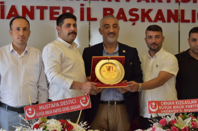 Alperen Ocakları Gaziantep İl Başkanlığı'ndan Kızılaslan'a teşekkür plaketi
