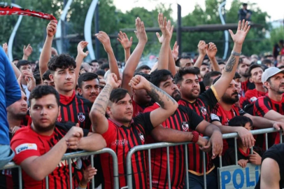 Gaziantep dev ekranda maçı izledi