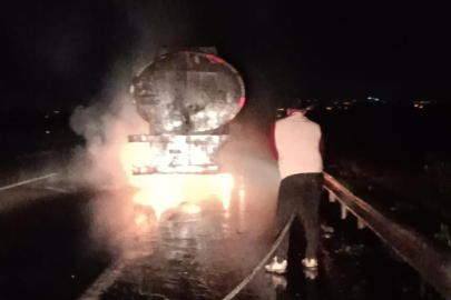 Seyir halindeki tanker alev alev yandı