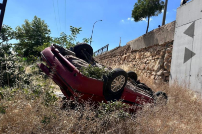 Kontrolden çıkan otomobil şarampole uçtu: 1'i ağır 3 yaralı