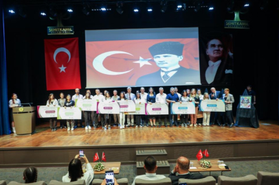 “Atatürk ve Gençlik” konulu yarışmaların kazananları ödüllendirildi