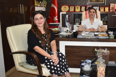 O öğrencilerinin ayağına taş değsin istemiyor