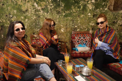 Dışarısı 40 derece ile kavrulurken içeride soba ile ısınıyorlar