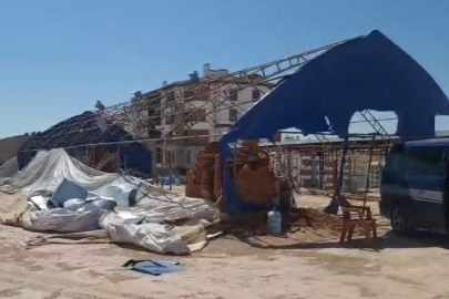 Gaziantep'te şiddetli rüzgar yemekhanenin çatısını uçurdu