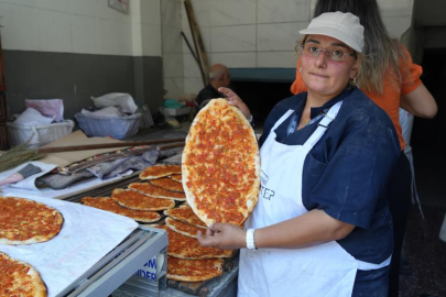 Gaziantep'in kadın pide ustası erkeklere taş çıkartıyor