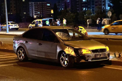 Yolun karşısına geçmek isteyen çifte otomobil çarptı: 1’i ağır 2 yaralı