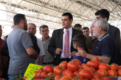 Yılmaz, pazarcı esnafıyla bir araya geldi