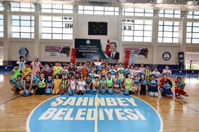 Başkan Tahmazoğlu: “Gençlerimiz en az bir branşta spor yapmalı”