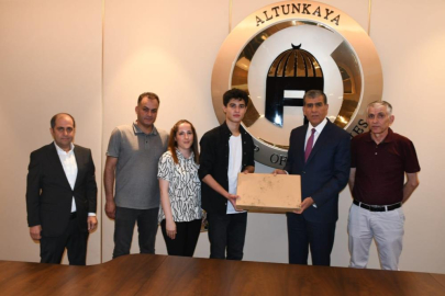 Altunkaya'dan Şampiyonlara ödül