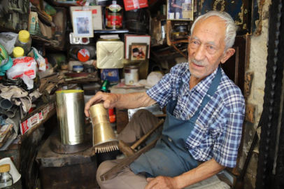 Tenekeye adanmış bir ömür