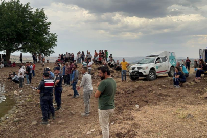 Gaziantep’te serinlemek için suya giren 3 kişiden 1’i boğulurken, 2 kişiyi arama çalışmaları sürüyor
