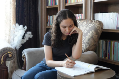 İl Milli Eğitim Müdürü'nün kızı YKS'de Türkiye dördüncüsü oldu