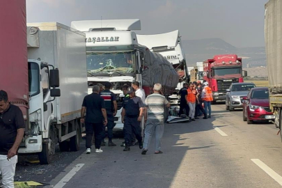 TAG Otoyolu'nda 7 araçlı zincirleme kaza: 1 ölü, 6 yaralı
