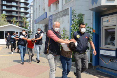 Terör halayı çeken gruba polis minibüsünde 'Ölürüm Türkiyem' şarkısı dinletildi