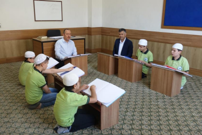 Kur'an-ı Kerim'i parmaklarıyla ezberliyorlar